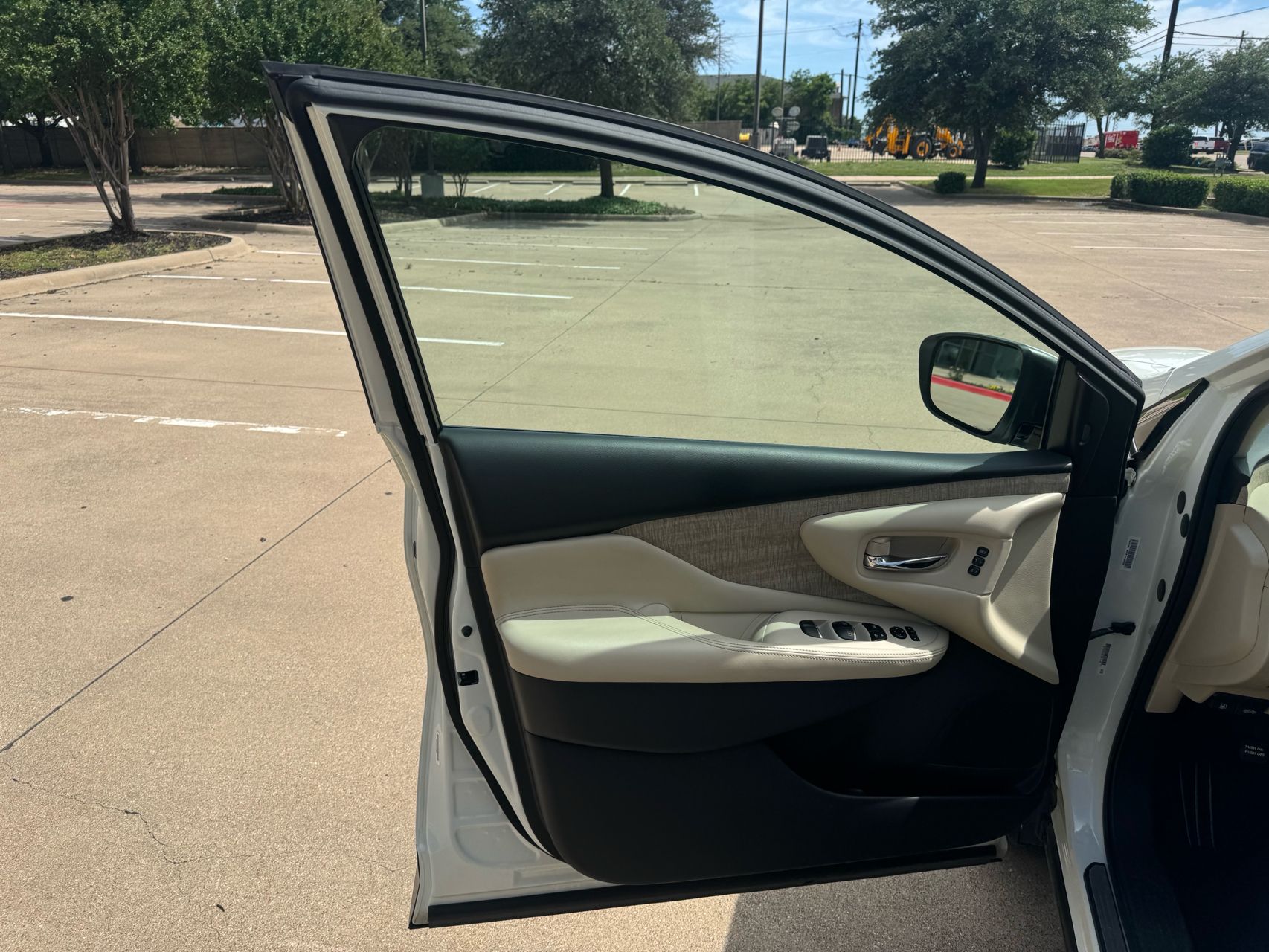 2023 Nissan Versa SV photo 41