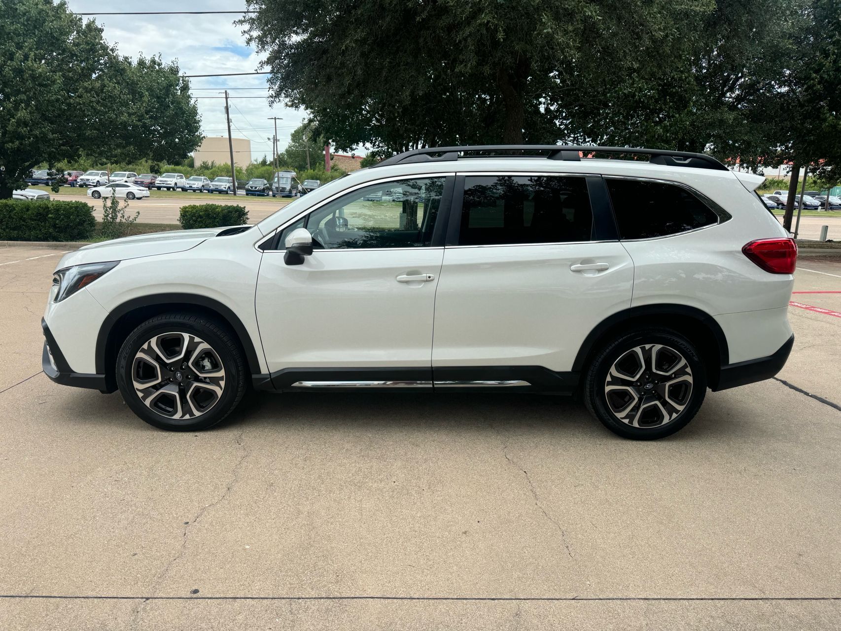 2023 Subaru Ascent Limited photo 2