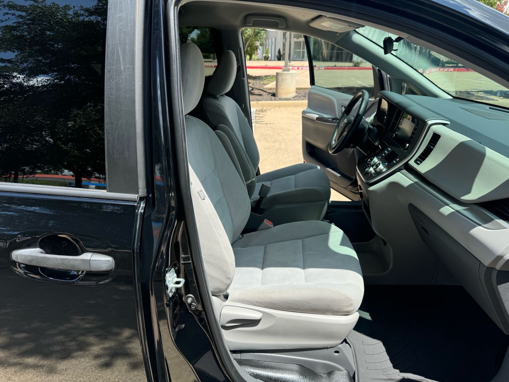 2018 Toyota Sienna XLE Limited Premium photo 43
