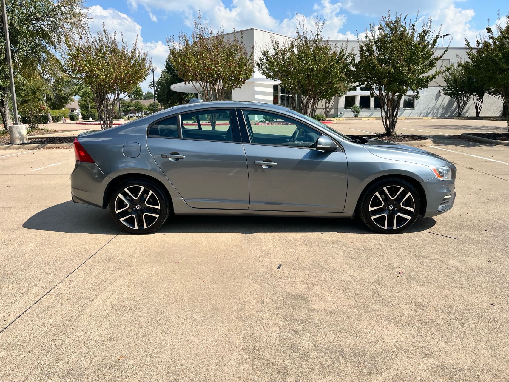 2017 Volvo S60 T5 Dynamic photo 2