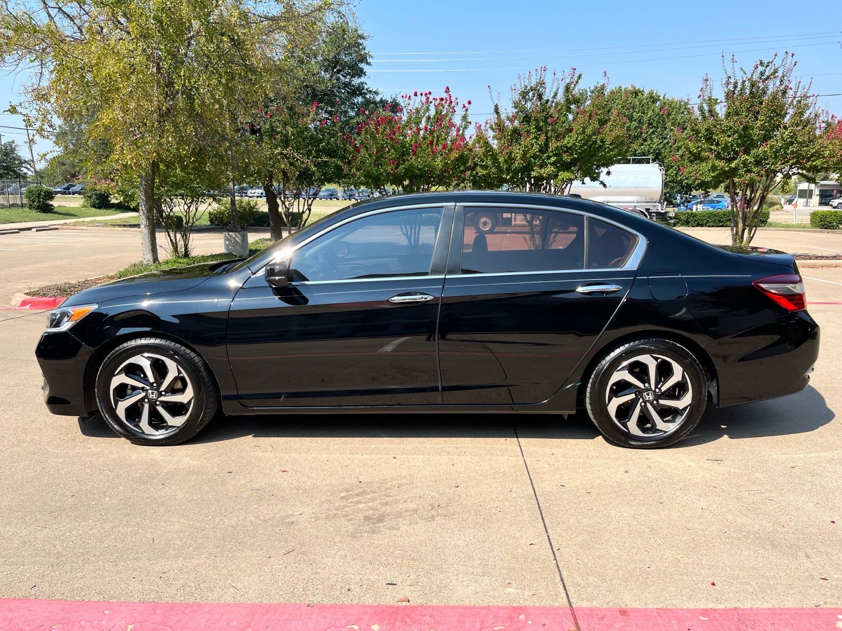 2016 Honda Accord EX-L photo 9