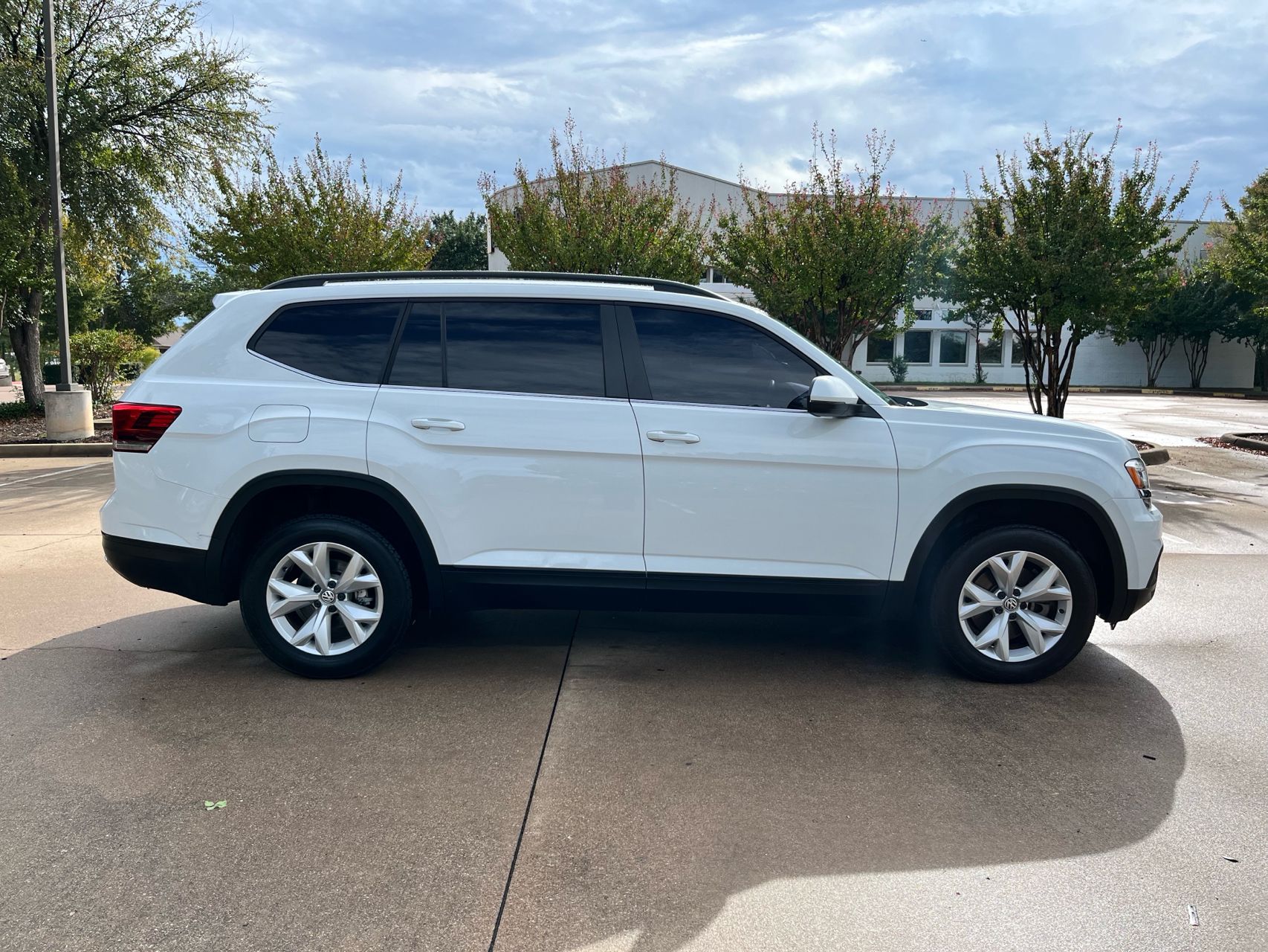 2020 Volkswagen Atlas S photo 3