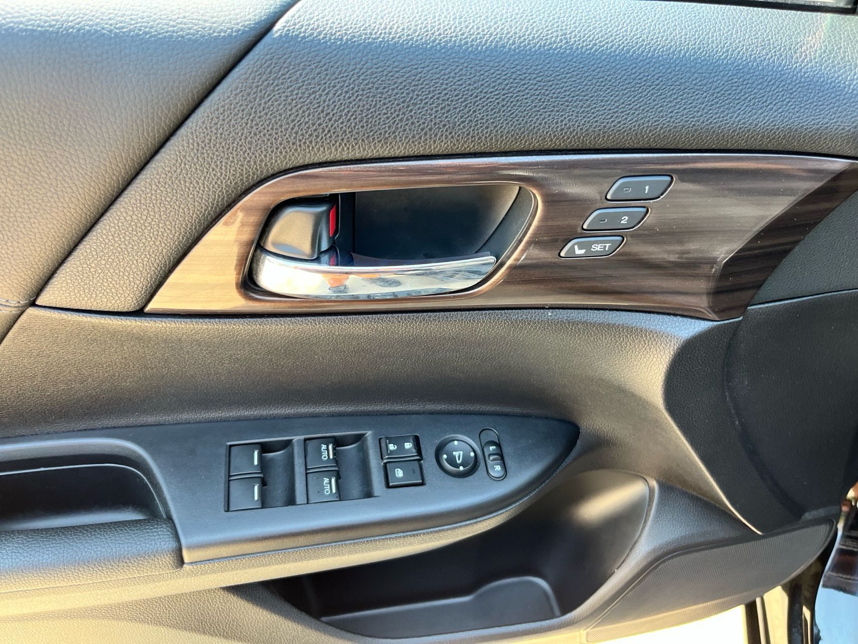 2016 Honda Accord EX-L photo 11