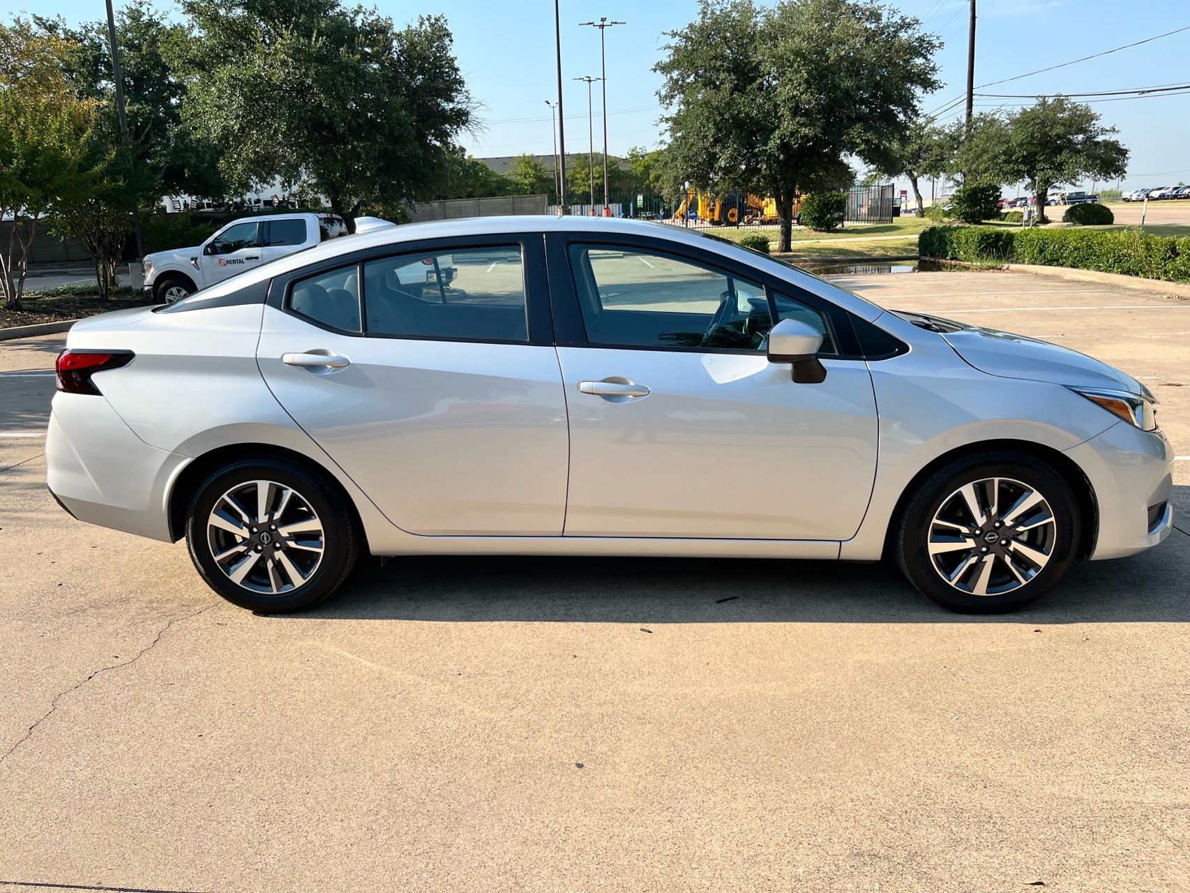 2023 Nissan Versa SV photo 4