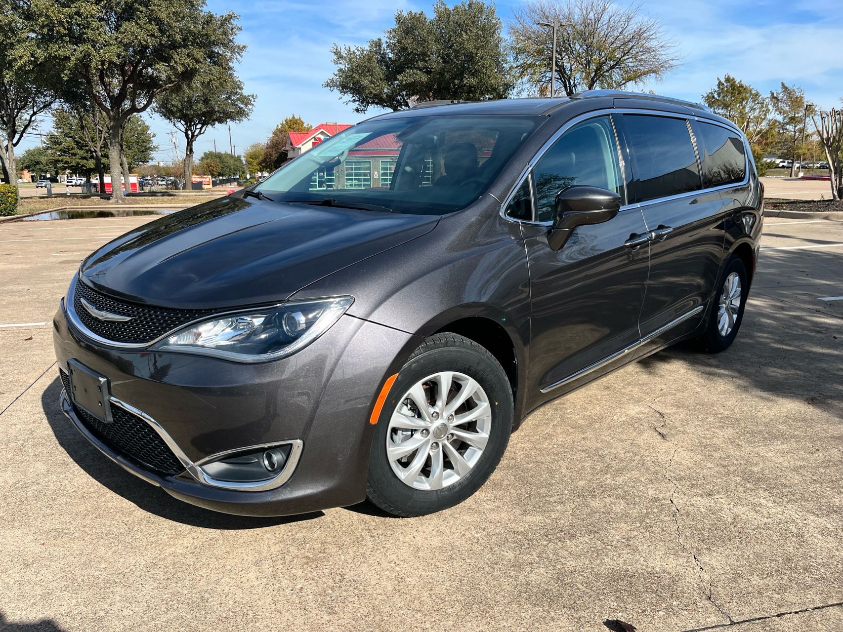 2018 Chrysler Pacifica Touring L's photo