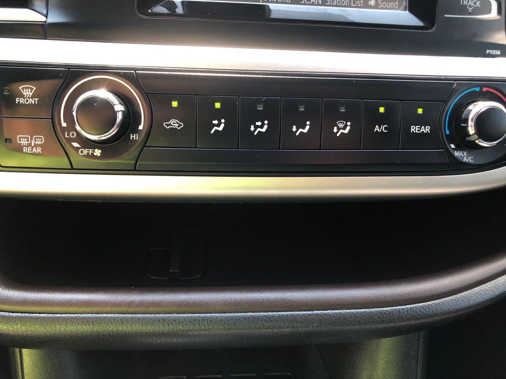2017 Toyota Highlander LE Plus photo 22