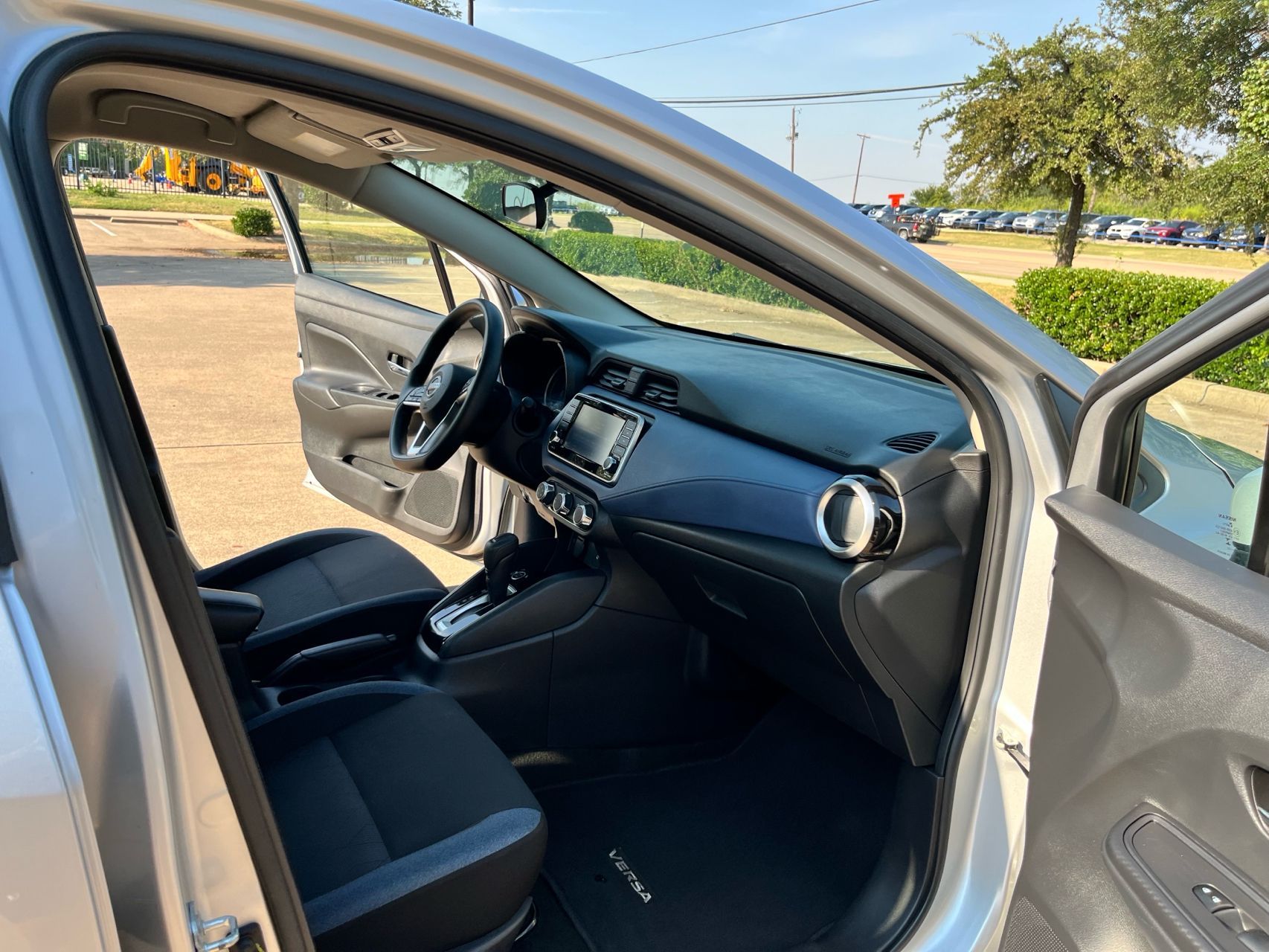2023 Nissan Versa SV photo 15