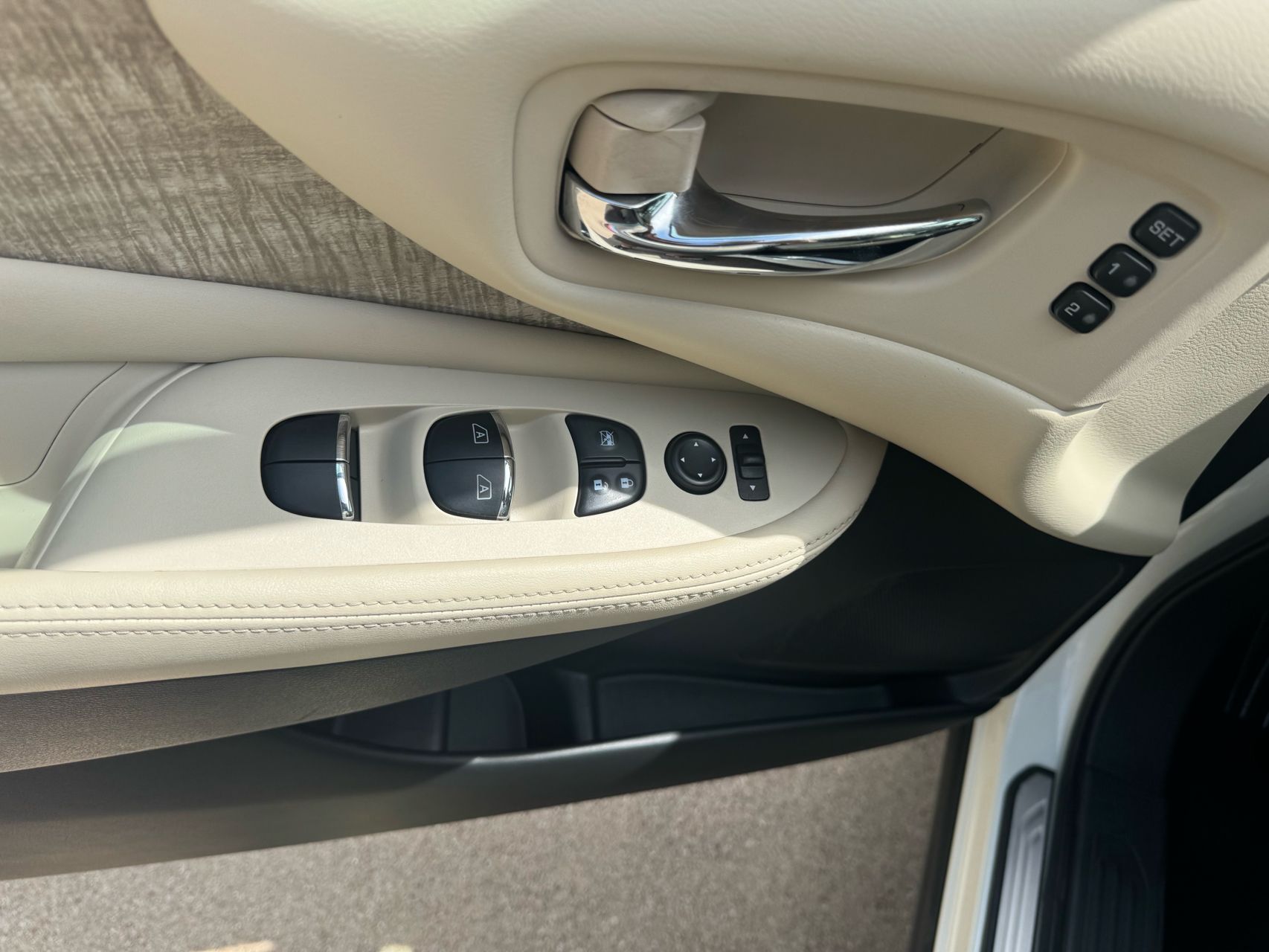 2023 Nissan Versa SV photo 42