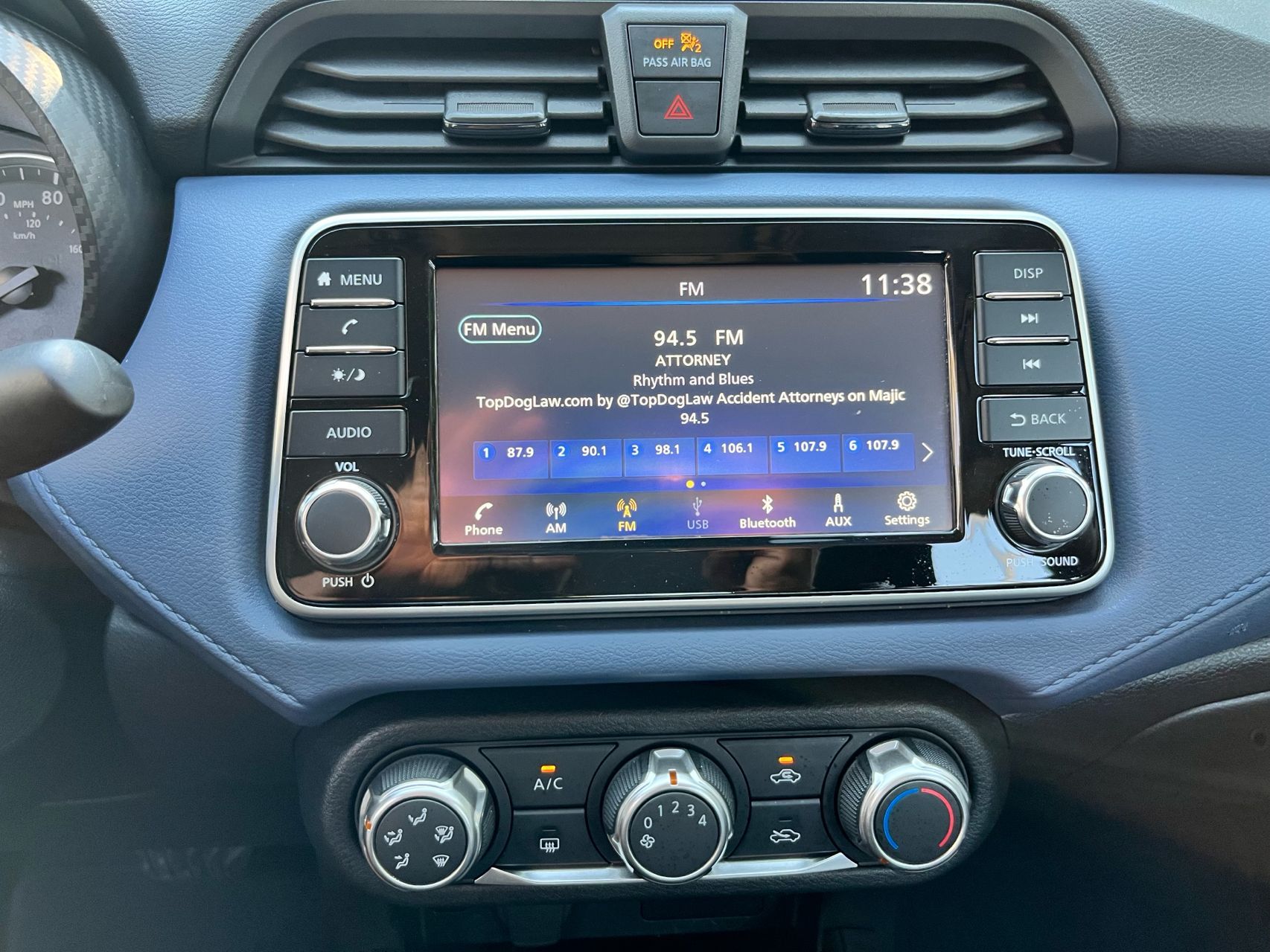 2023 Nissan Versa SV photo 26