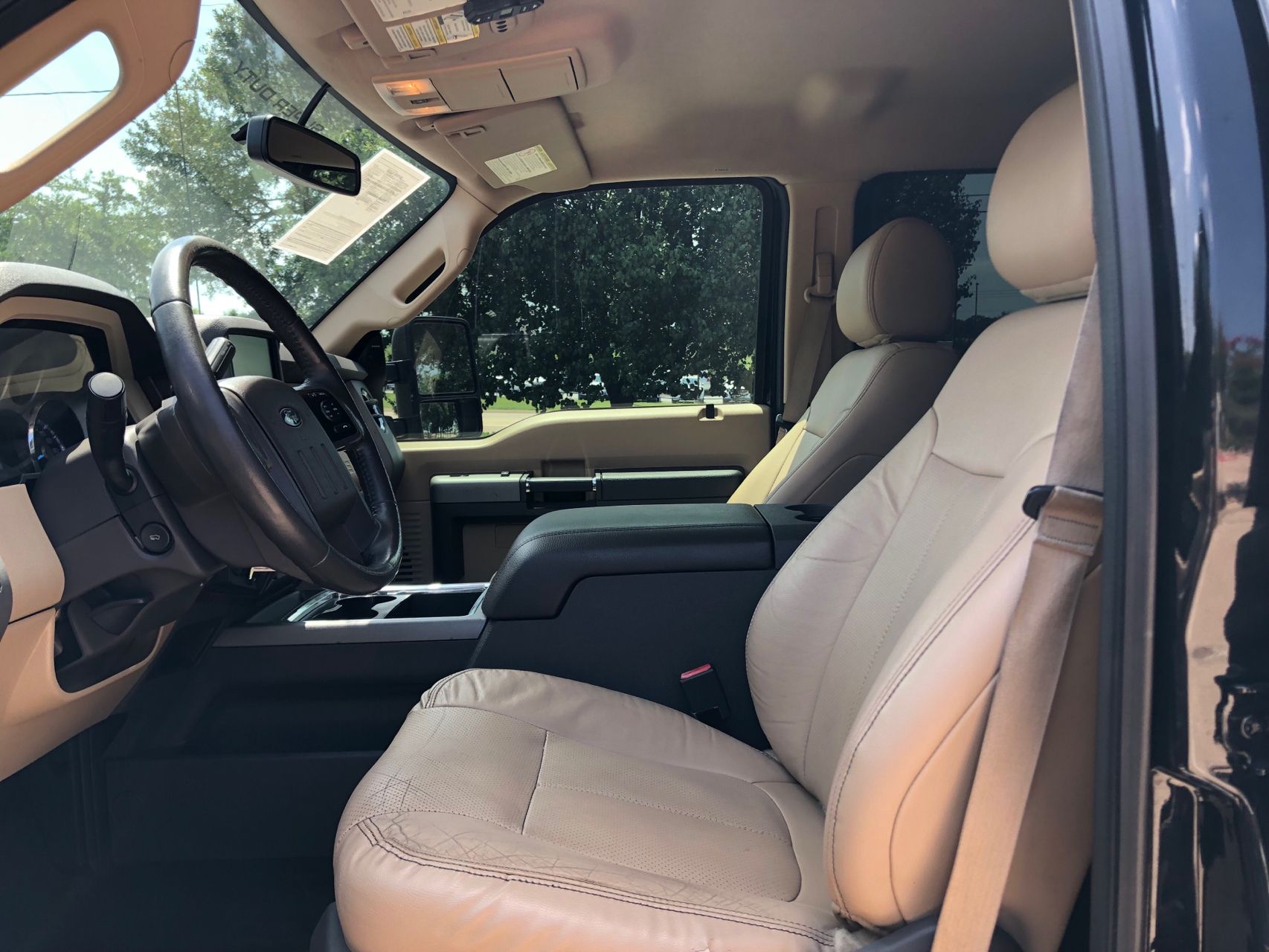 2016 Ford F-250 Lariat photo 16