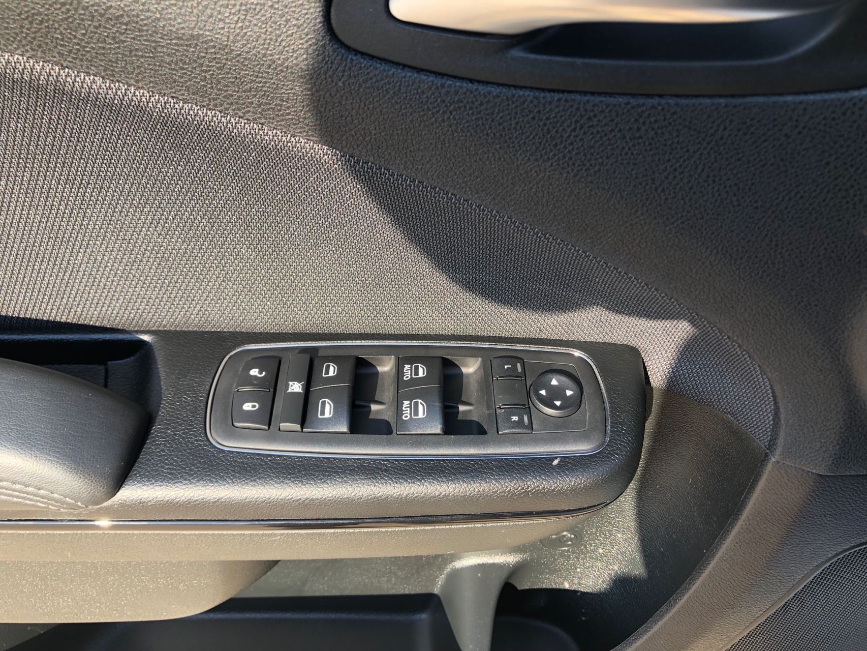 2018 Dodge Charger SXT photo 11
