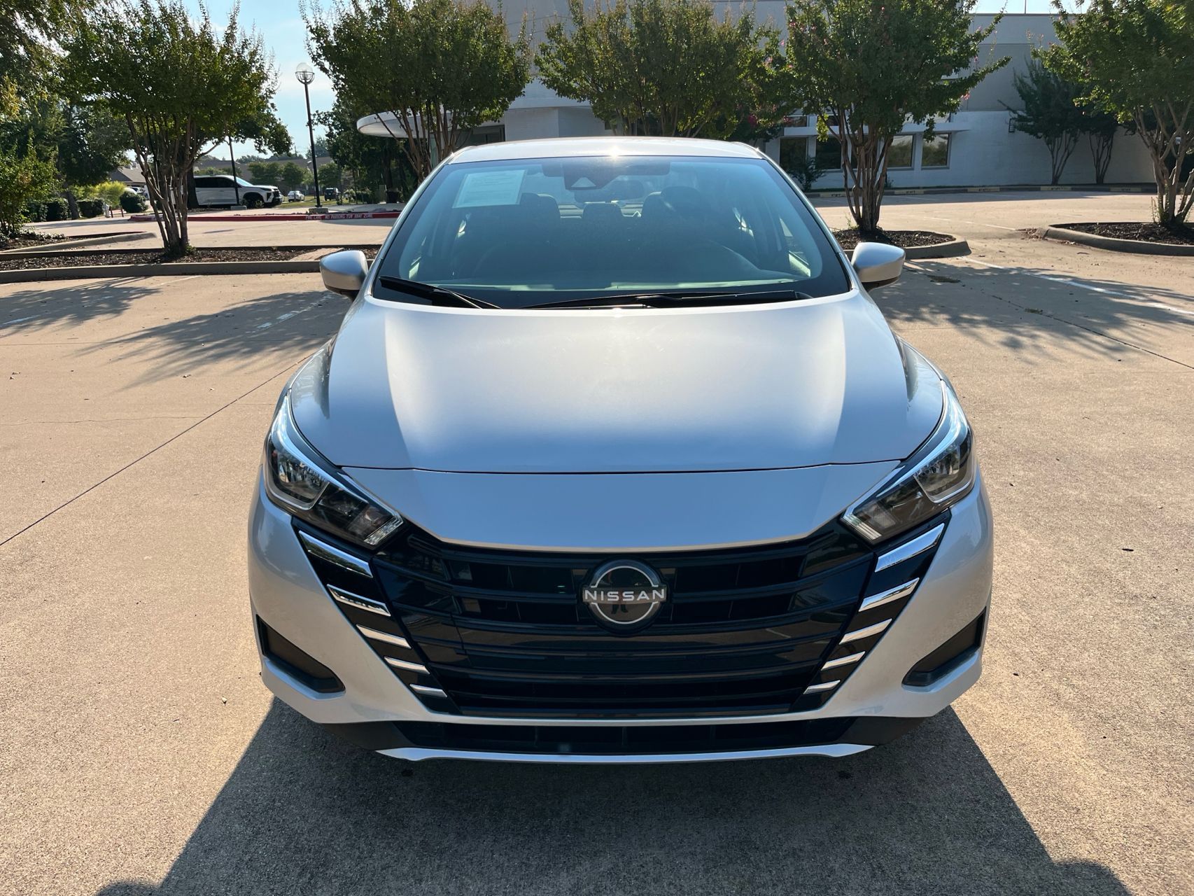 2023 Nissan Versa SV photo 2