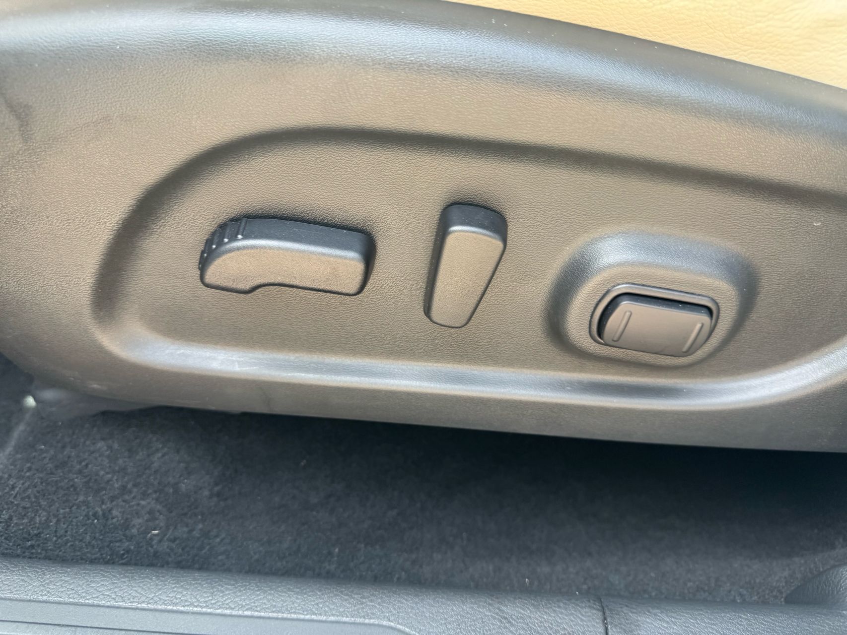 2023 Nissan Versa SV photo 44