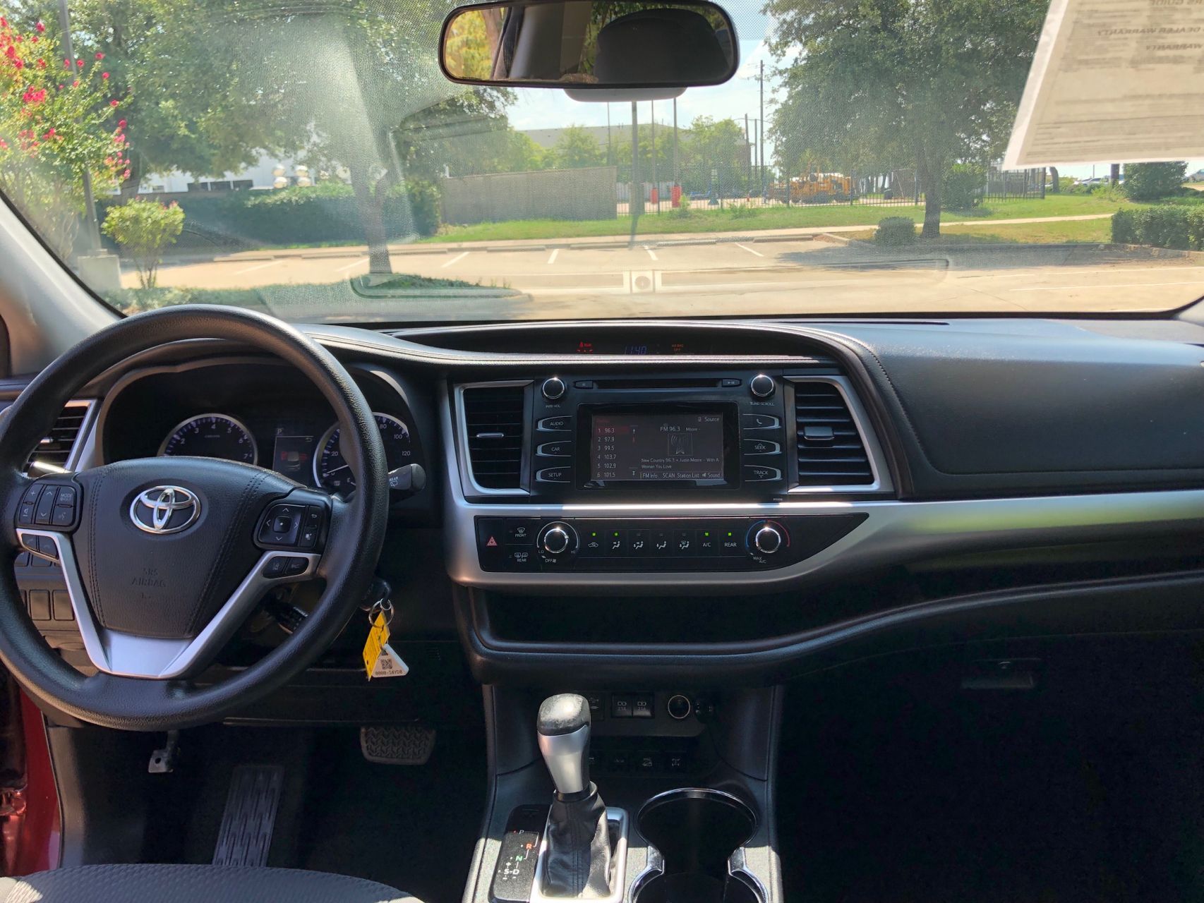2017 Toyota Highlander LE Plus photo 19