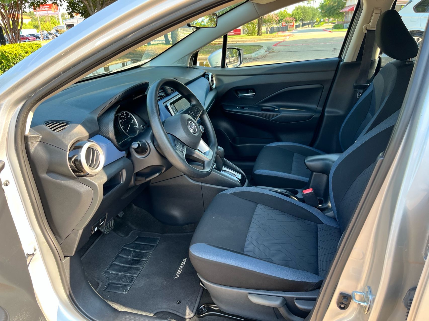 2023 Nissan Versa SV photo 12