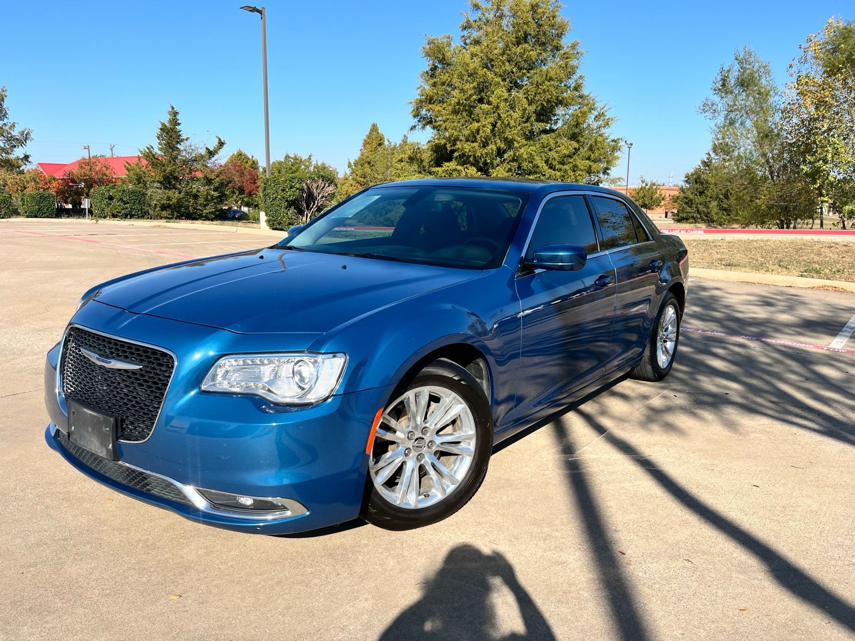 2021 Chrysler 300 Touring's photo