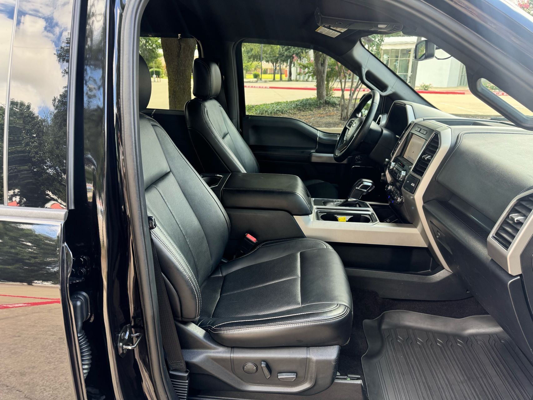 2020 Ford F-150 Lariat photo 47
