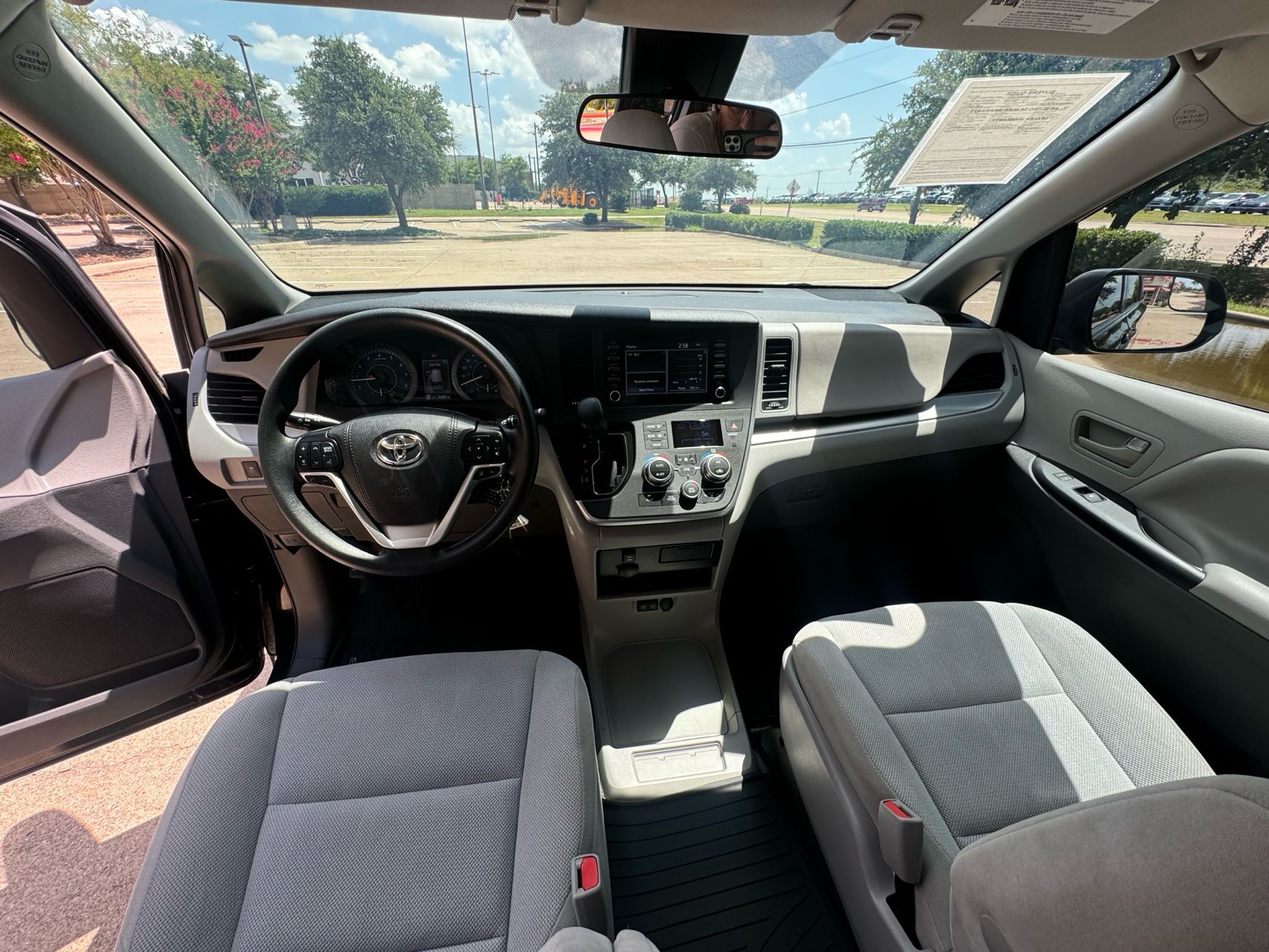 2018 Toyota Sienna XLE Limited Premium photo 47