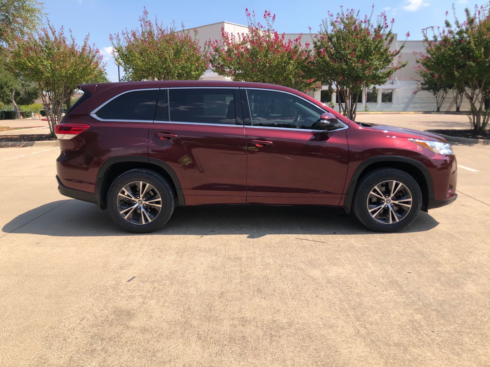 2017 Toyota Highlander LE Plus photo 5