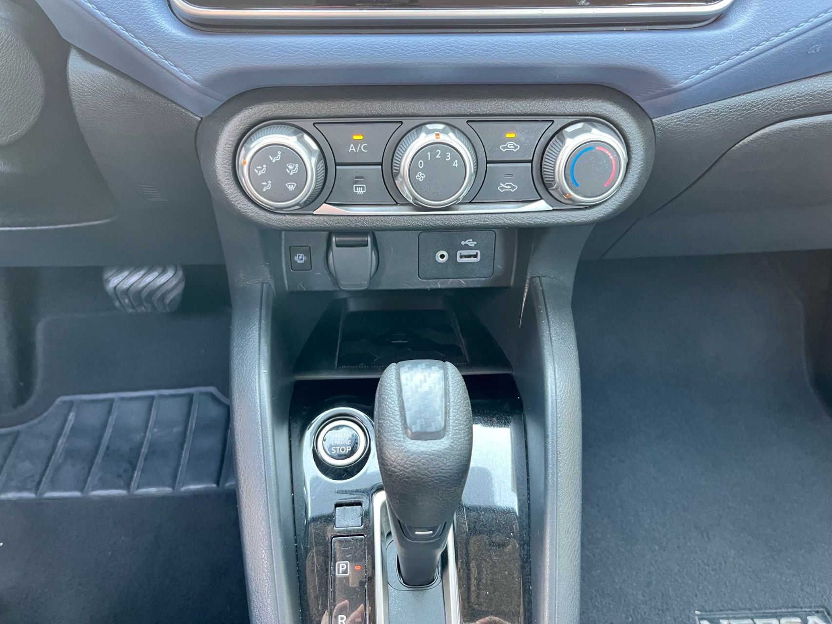 2023 Nissan Versa SV photo 28