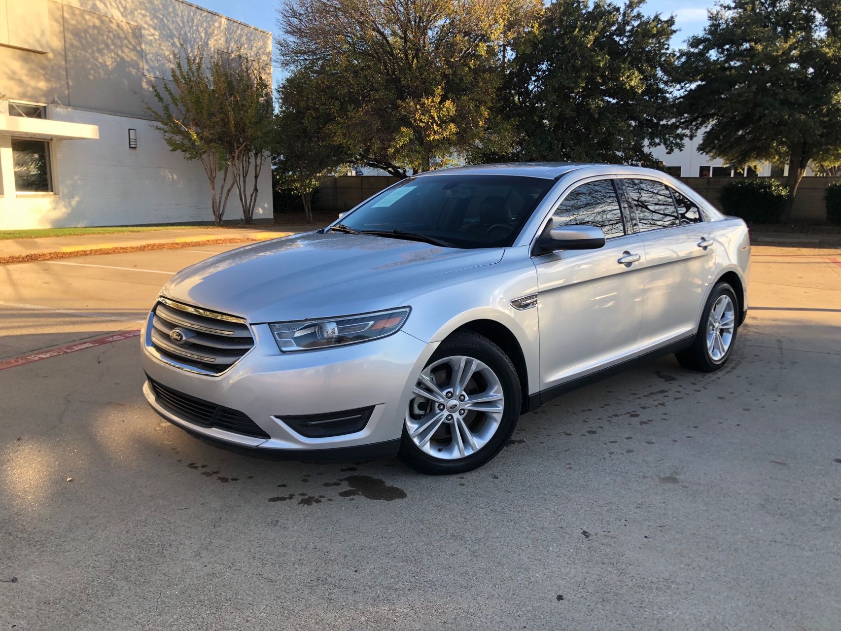 2015 Ford Taurus SEL's photo