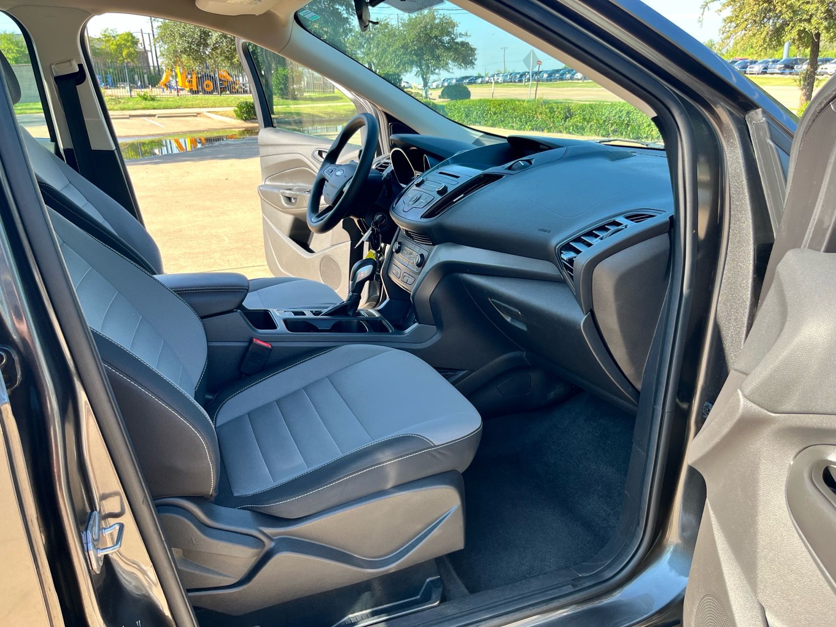 2017 Ford Escape S photo 16