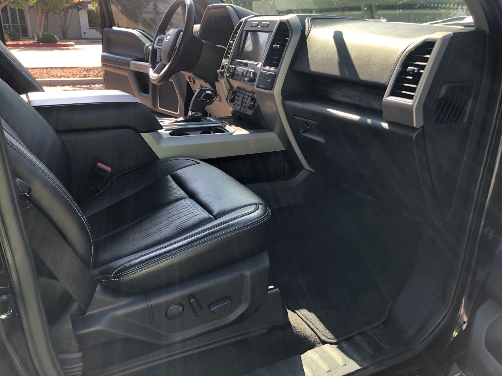2019 Ford F-150 Lariat photo 15