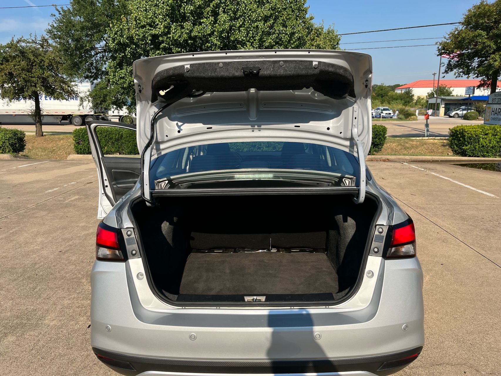 2023 Nissan Versa SV photo 7
