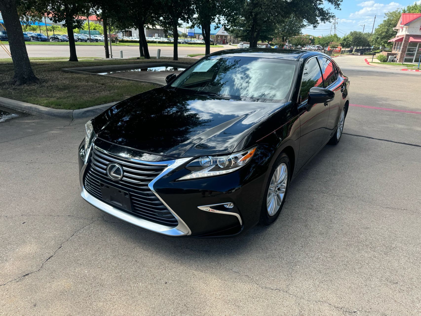 2017 Lexus ES 350's photo