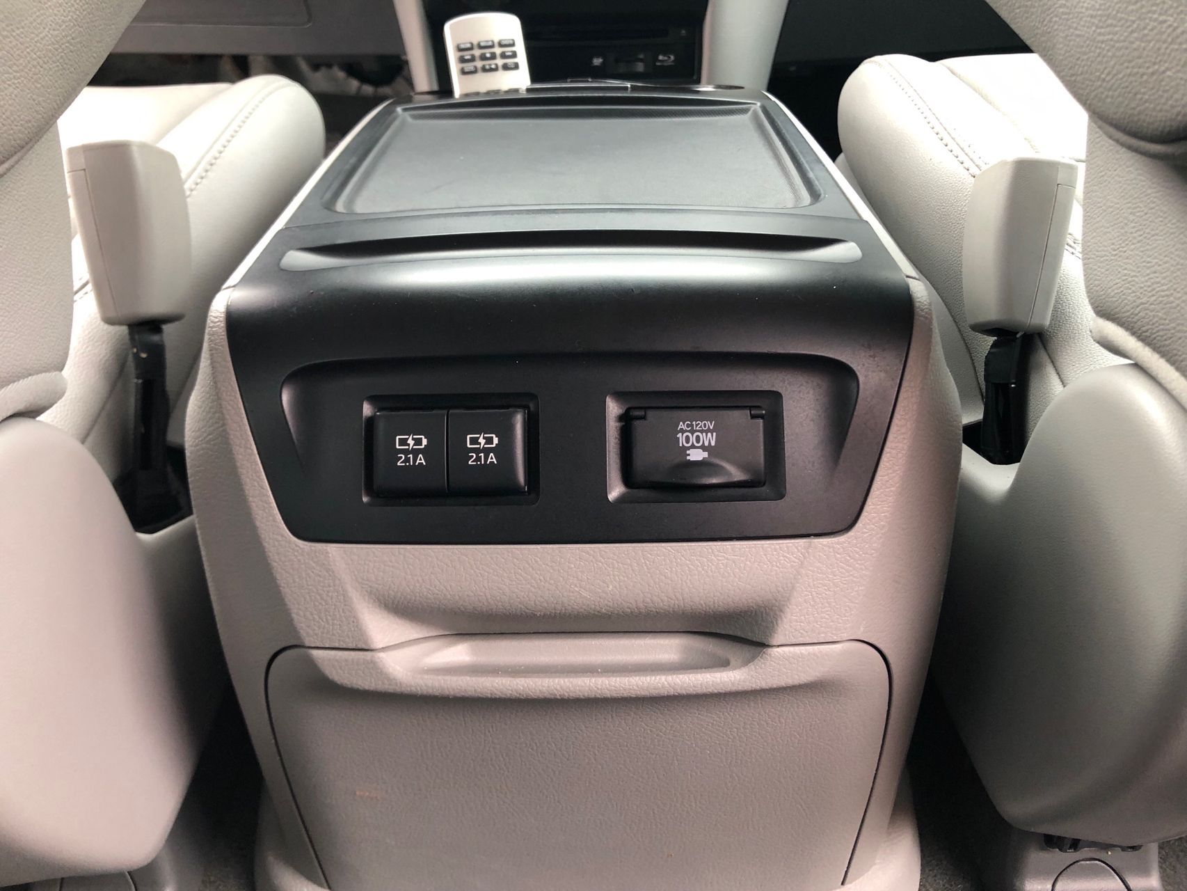 2018 Toyota Sienna XLE Limited Premium photo 18