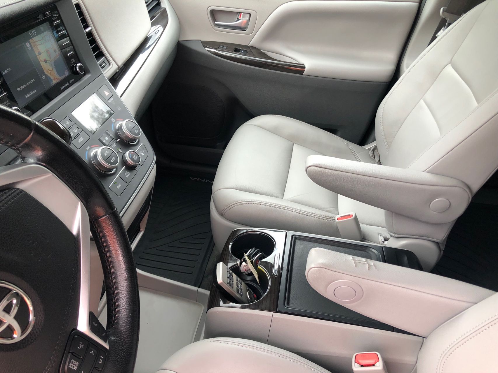2018 Toyota Sienna XLE Limited Premium photo 14