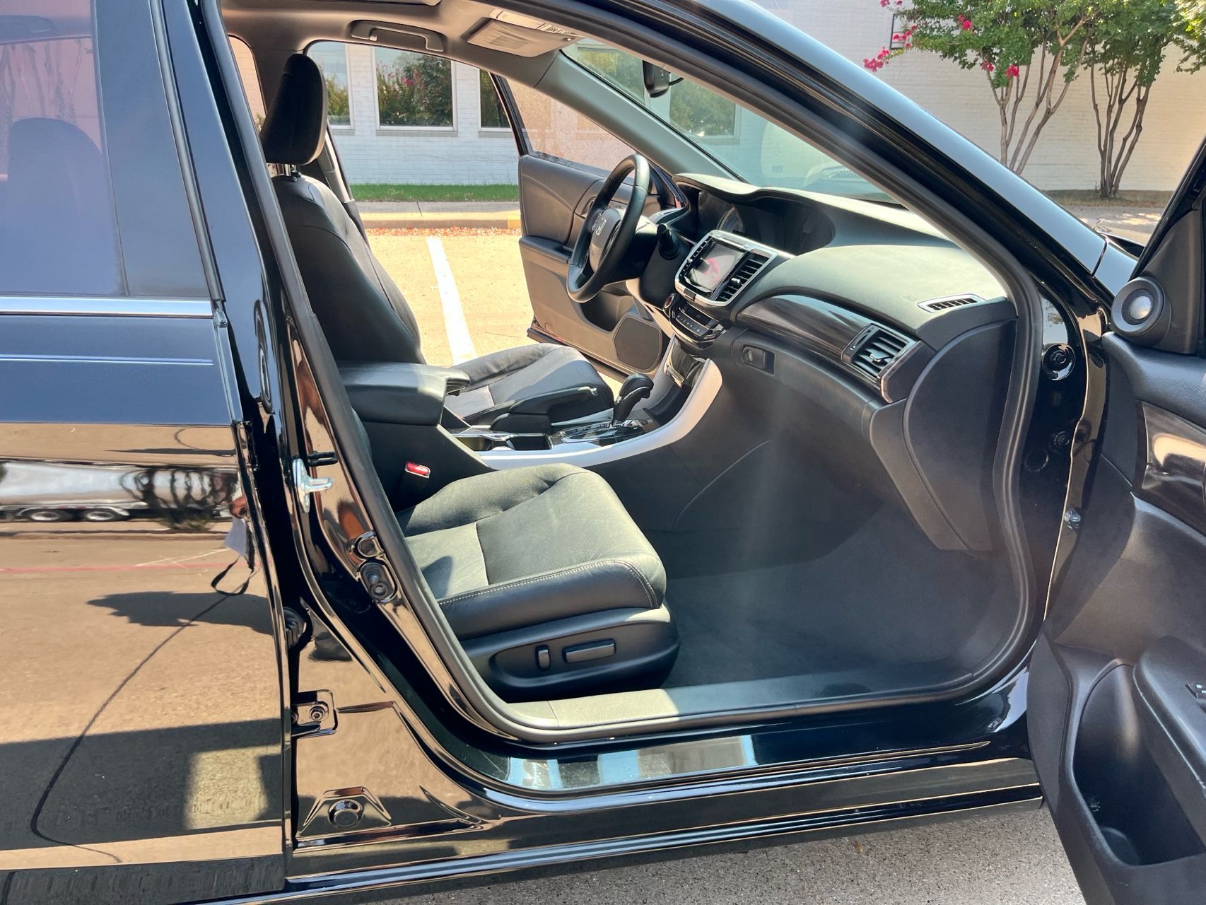 2016 Honda Accord EX-L photo 15