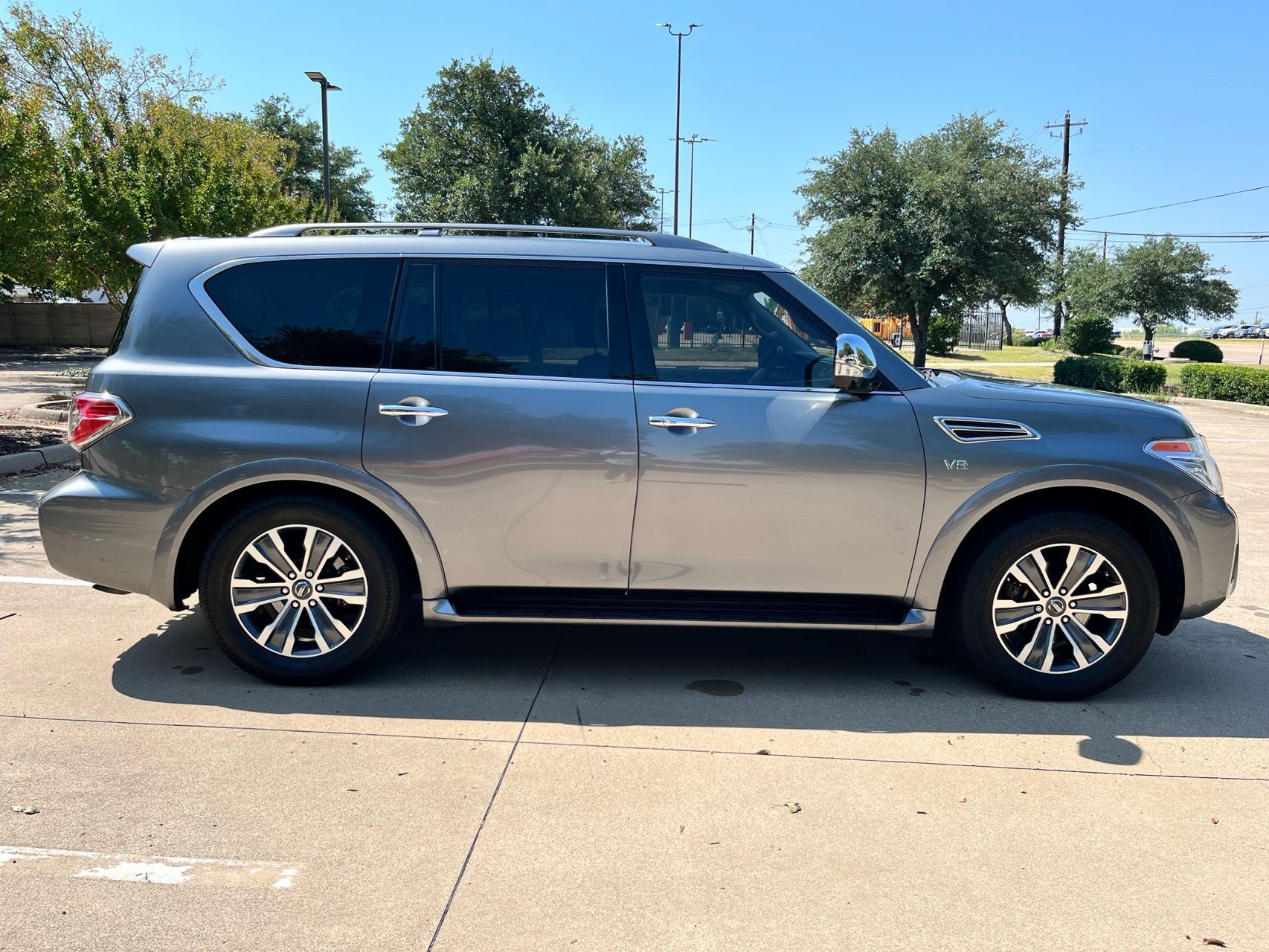 2018 Nissan Armada SL photo 3