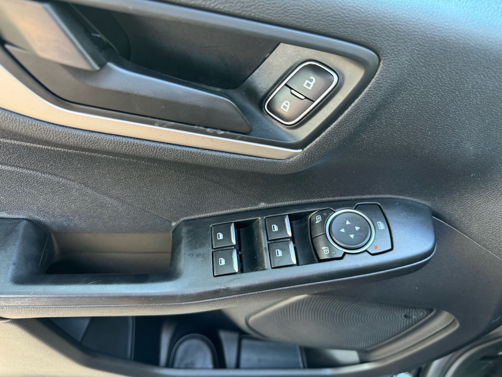 2017 Ford Escape S photo 39