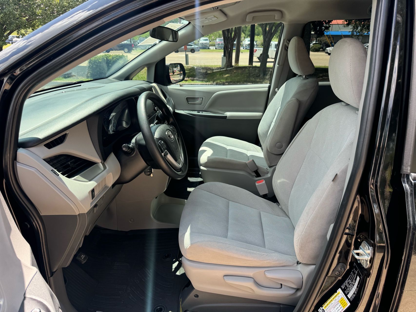 2018 Toyota Sienna XLE Limited Premium photo 41