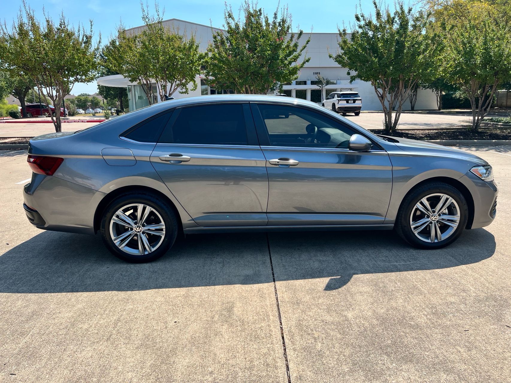 2024 Volkswagen Jetta SE photo 3