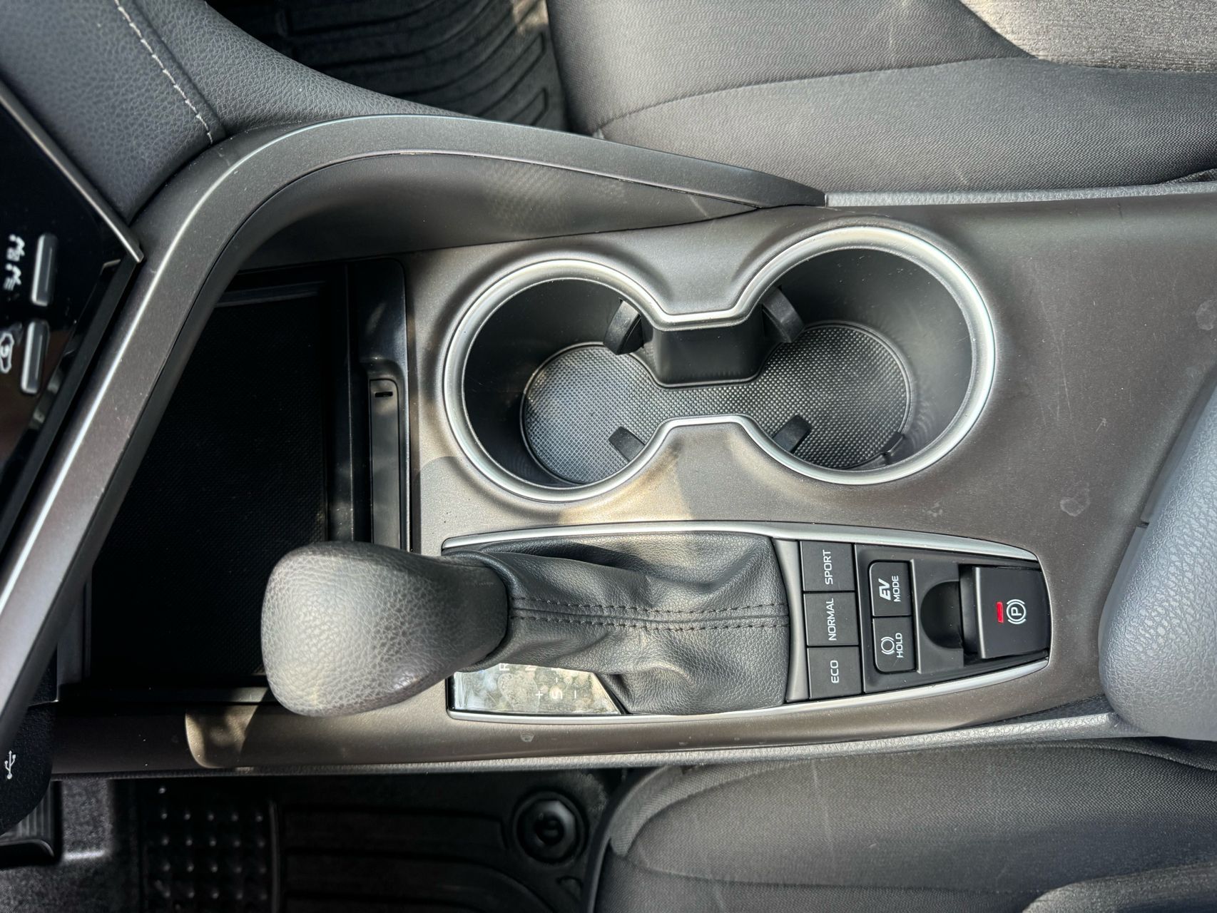 2021 Toyota Camry LE photo 24