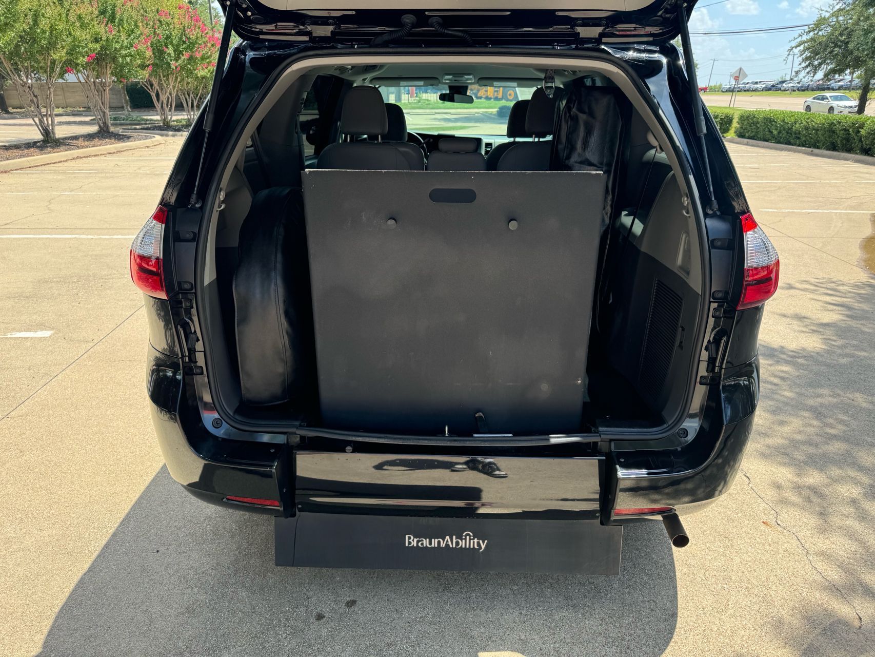 2018 Toyota Sienna XLE Limited Premium photo 37