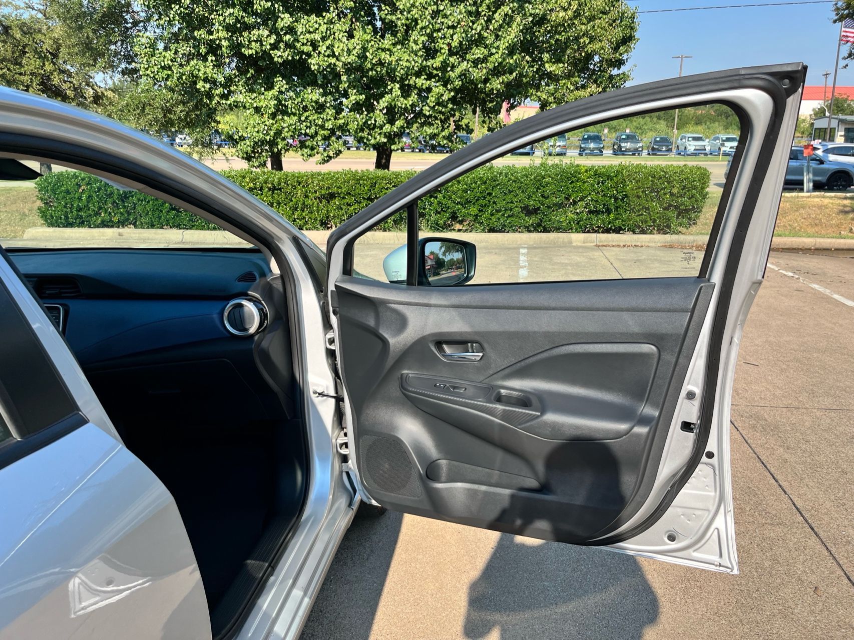 2023 Nissan Versa SV photo 13