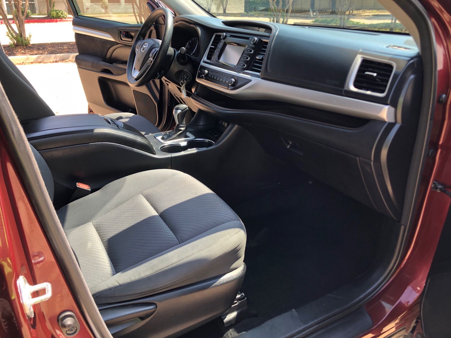 2017 Toyota Highlander LE Plus photo 15