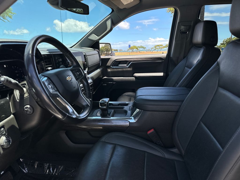 2023 Chevrolet Silverado 1500 LTZ - Photo 13