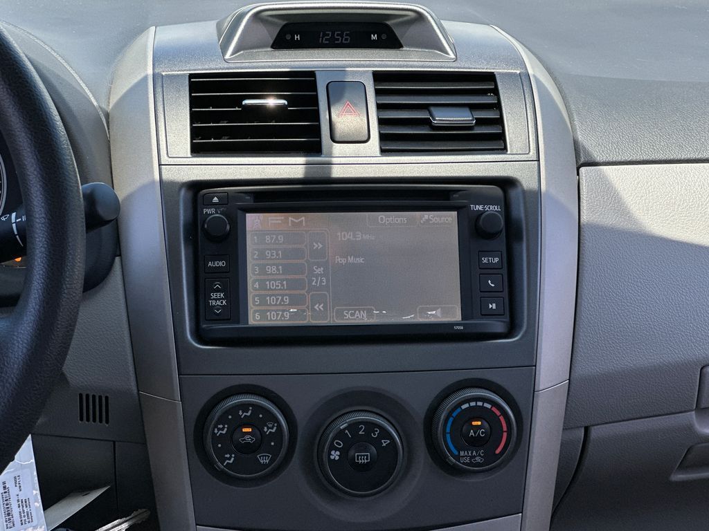 2013 Toyota Corolla L - Photo 15