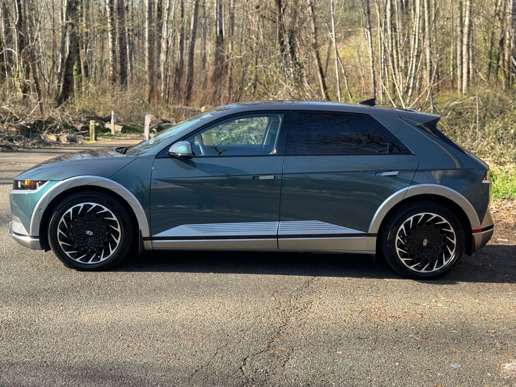 View vehicle photo 4