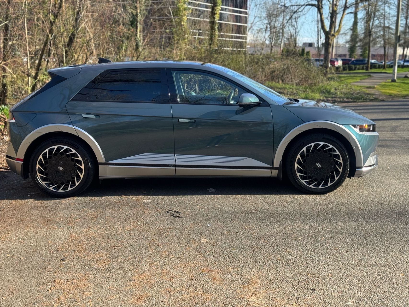 View vehicle photo 5