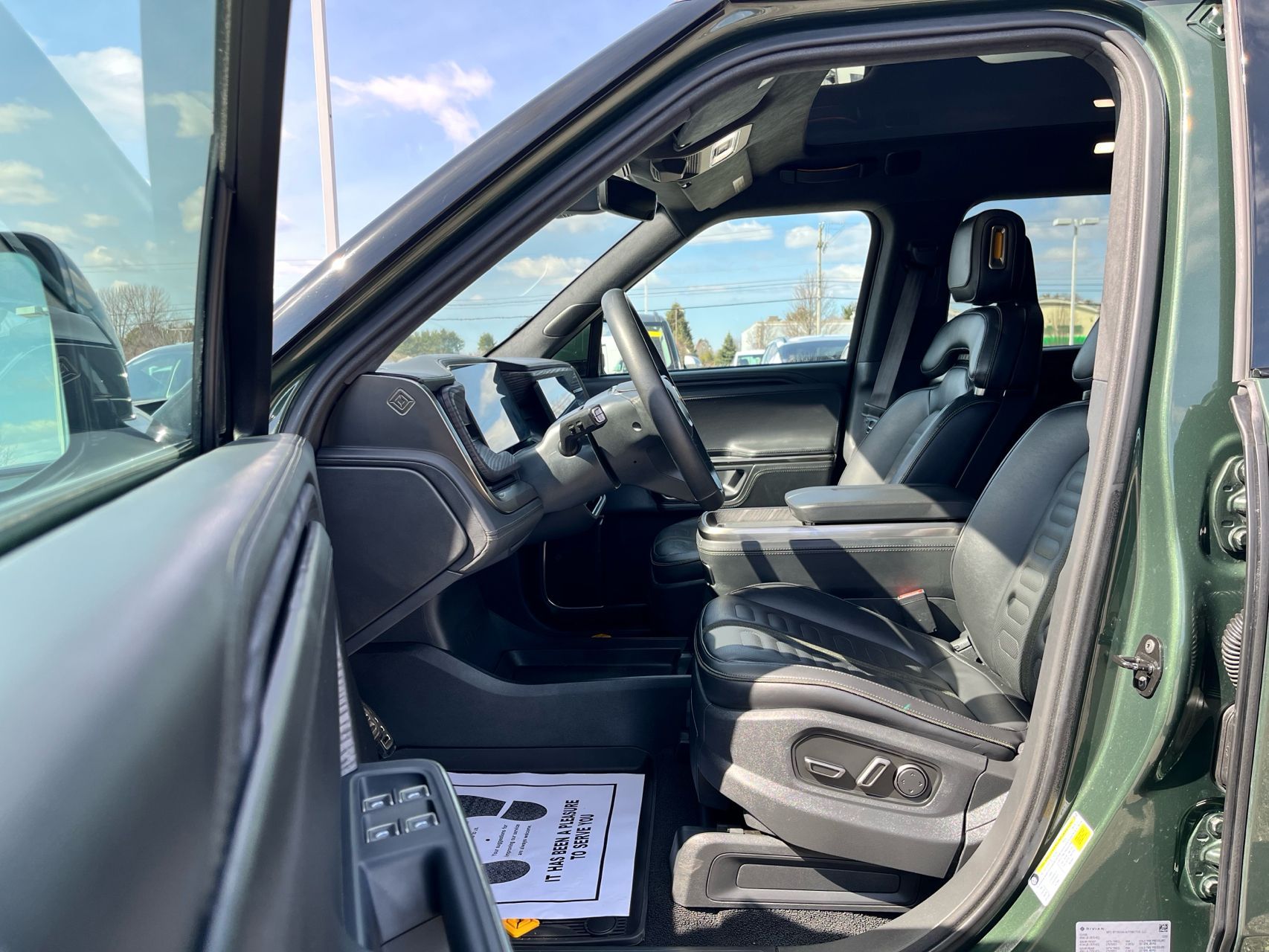 2024 Rivian R1S Adventure - Photo 19