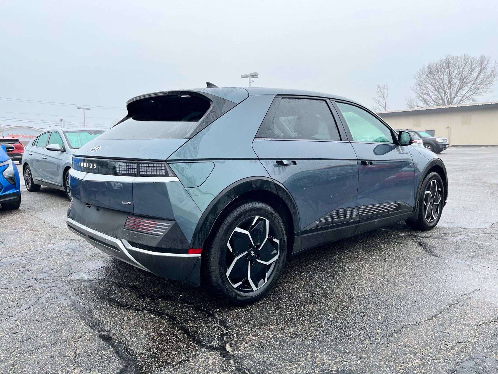 View vehicle photo 5