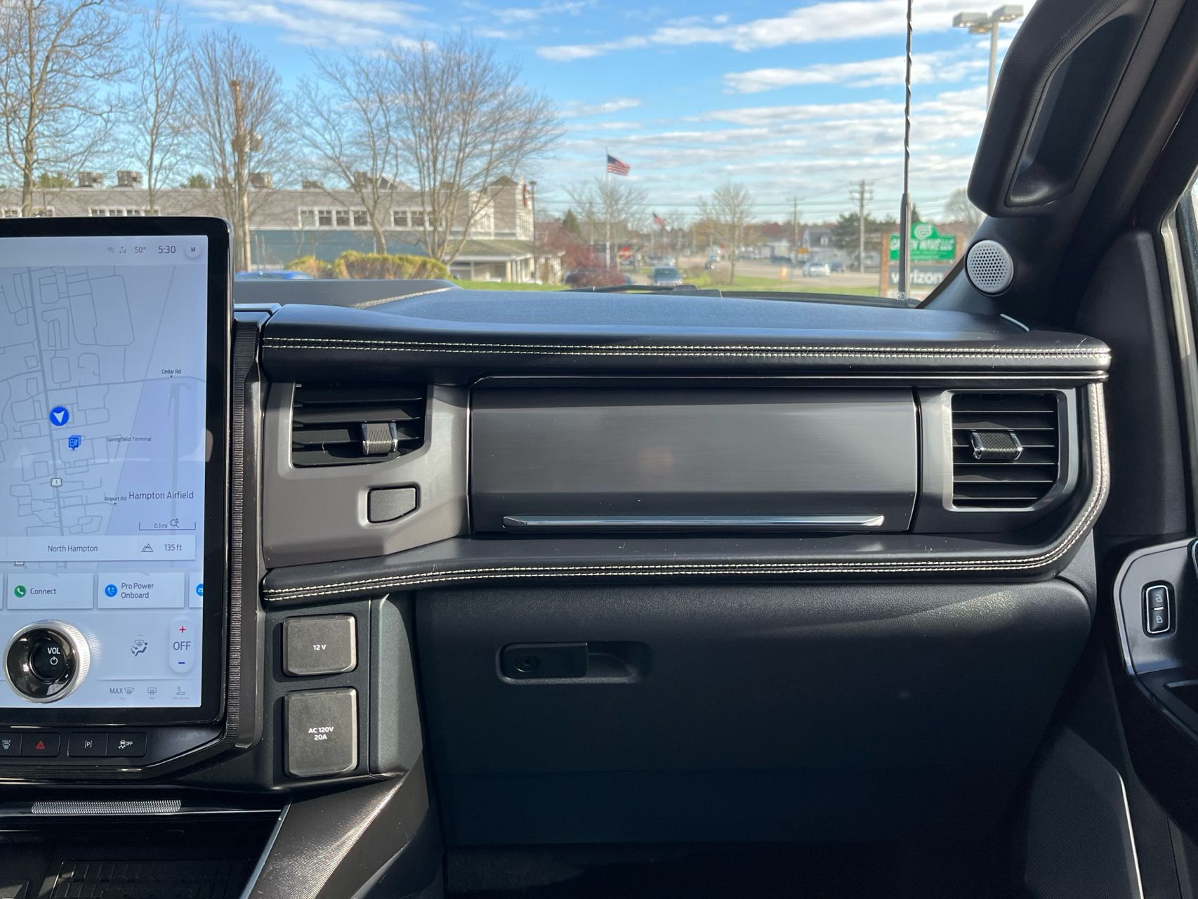 2023 Ford F-150 Lightning Platinum - Photo 22