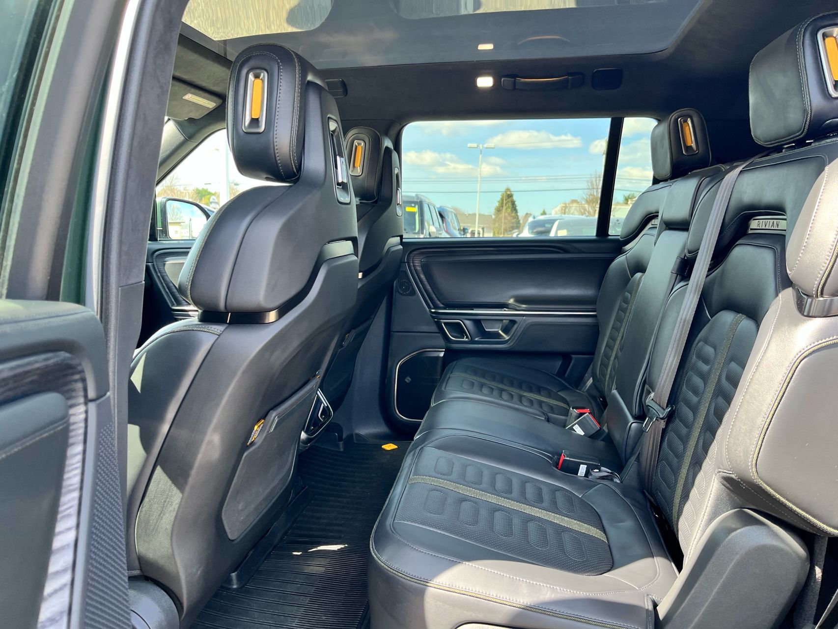 2024 Rivian R1S Adventure - Photo 18