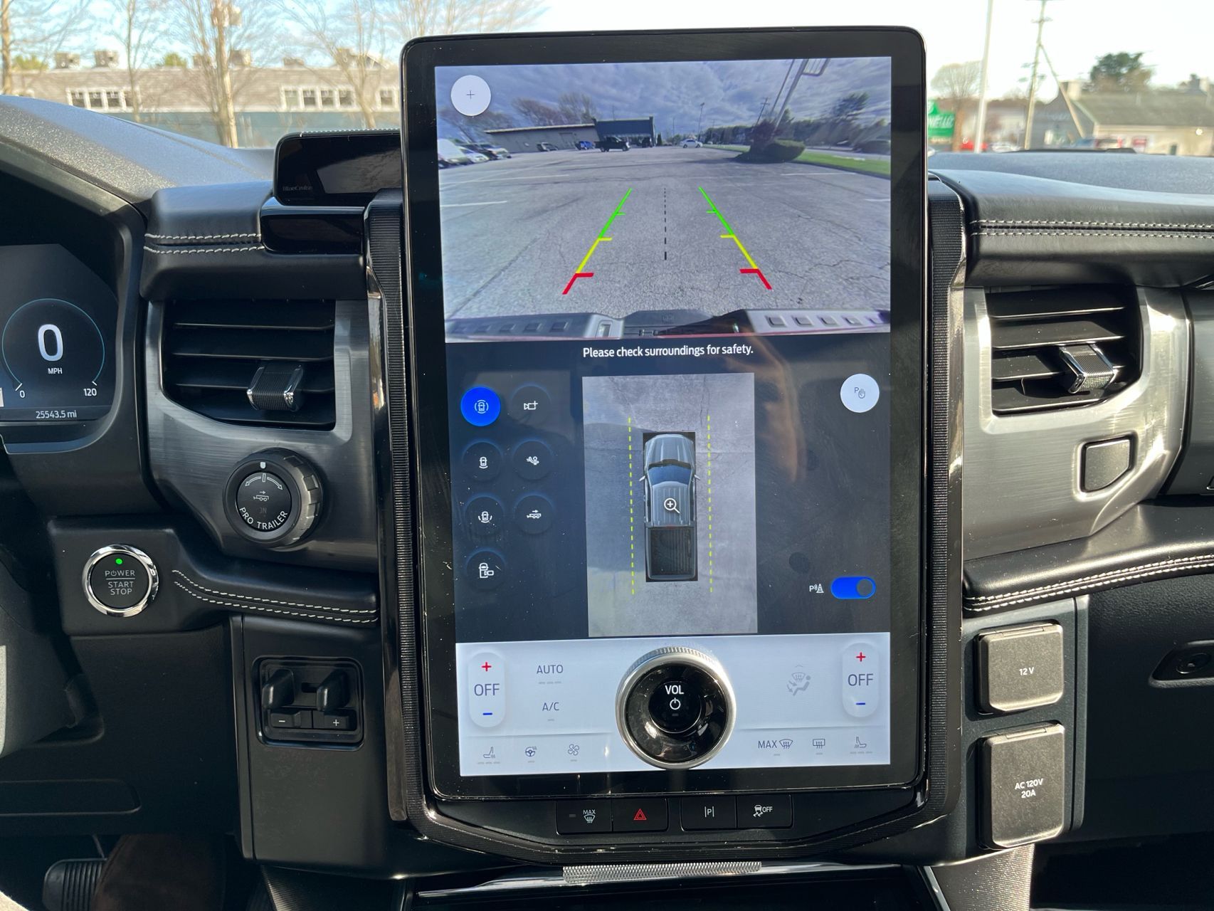 2023 Ford F-150 Lightning Platinum - Photo 21