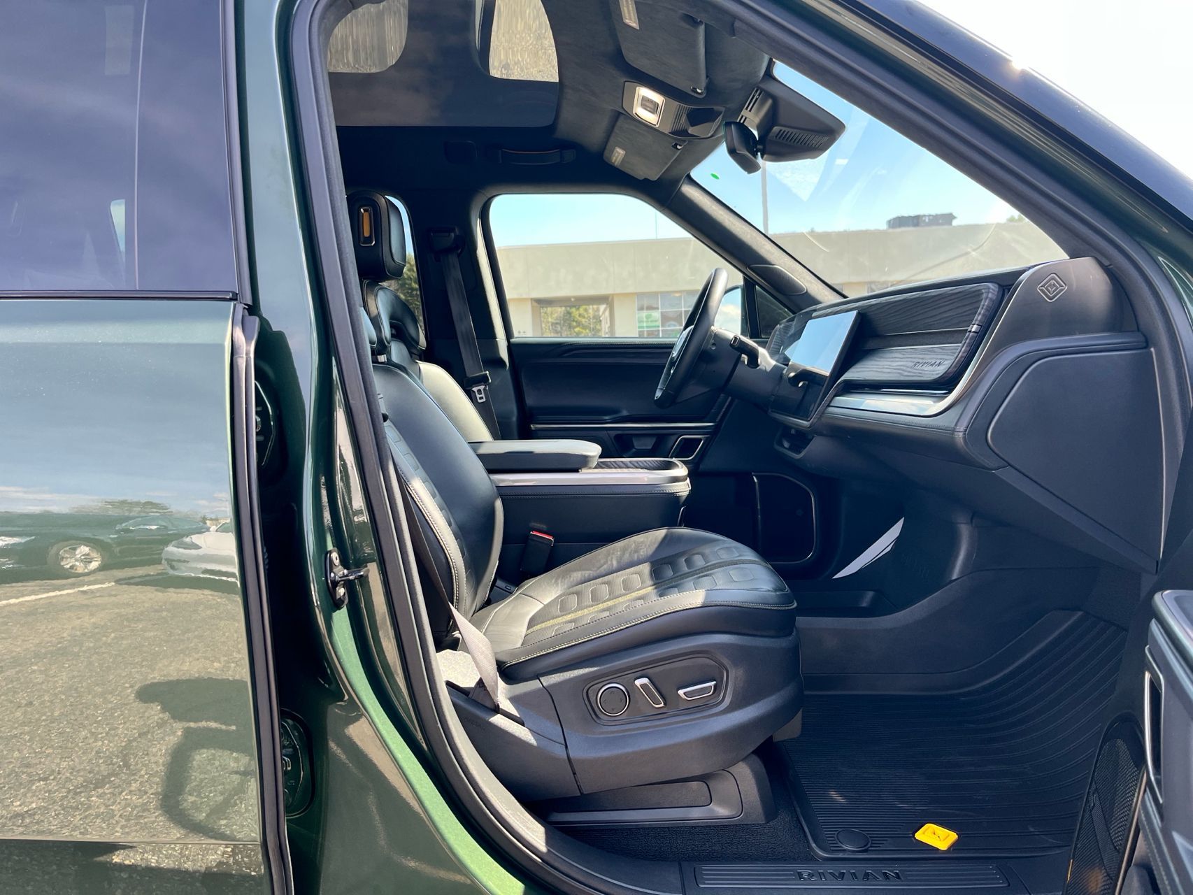 2024 Rivian R1S Adventure - Photo 15